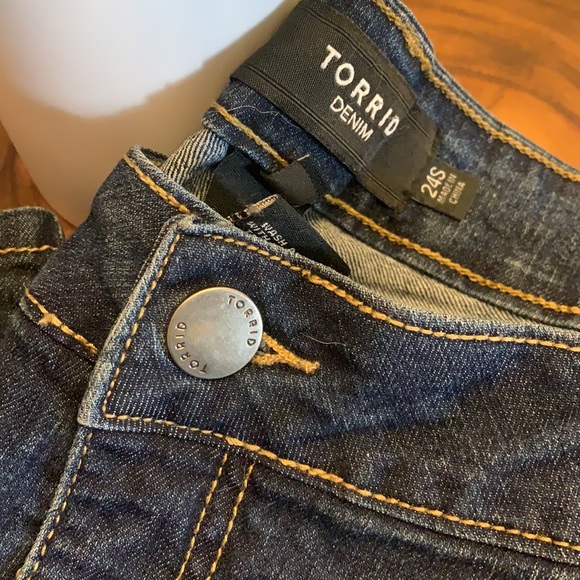 TORRID 24 Pants - Picture 2 of 2